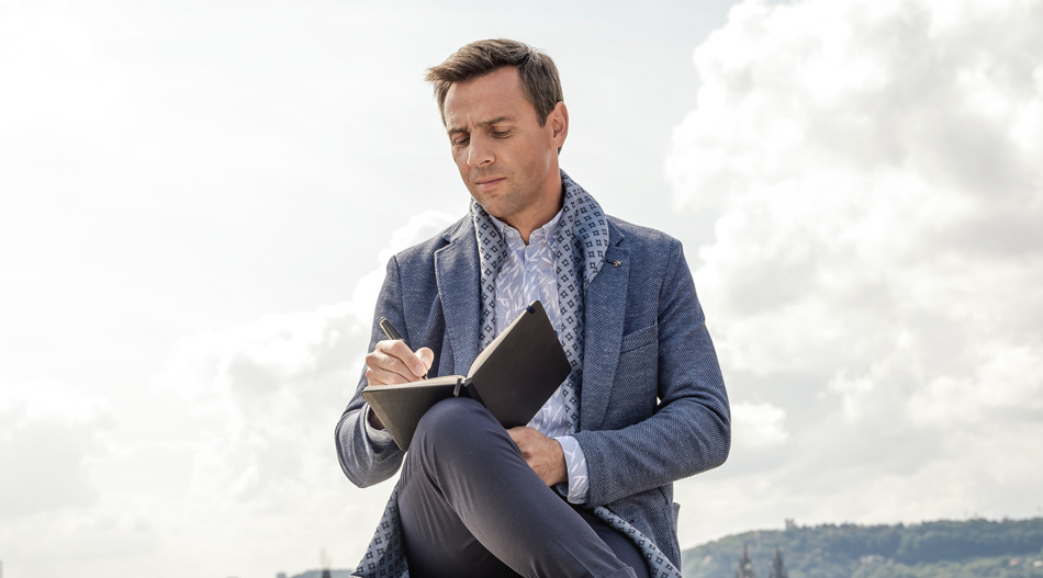 Jak kombinovat neformální kalhoty