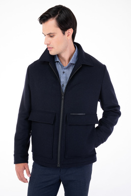 Vlněná bunda V pohodlném střihu Vlněná bunda V pohodlném střihu