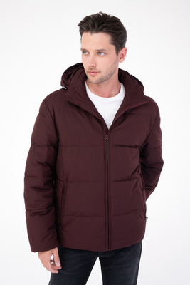 Prošívaná zimní bunda V pohodlném střihu Prošívaná zimní bunda V pohodlném střihu