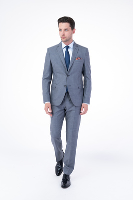 Vlněný oblek V přiléhavém střihu Vlněný oblek V přiléhavém střihu