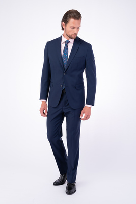 Vlněný oblek V pohodlném střihu Vlněný oblek V pohodlném střihu