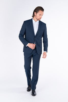 Vlněný oblek V pohodlném střihu Vlněný oblek V pohodlném střihu