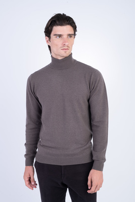 Kašmírový rolák V pohodlném střihu Kašmírový rolák V pohodlném střihu