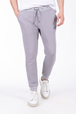 Bavlněné tepláky s pruženkou V pohodlném střihu Bavlněné tepláky s pruženkou V pohodlném střihu