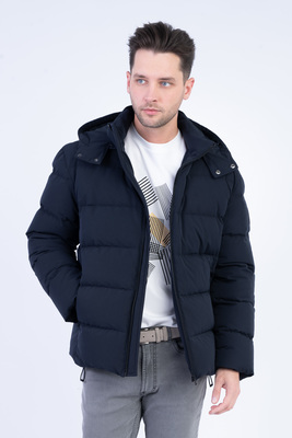 Péřová prošívaná bunda V pohodlném střihu Péřová prošívaná bunda V pohodlném střihu