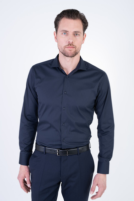 Tmavě modrá comfort stretch košile V přiléhavém střihu Tmavě modrá comfort stretch košile V přiléhavém střihu
