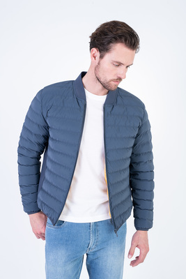 Prošívaný bomber V pohodlném střihu Prošívaný bomber V pohodlném střihu