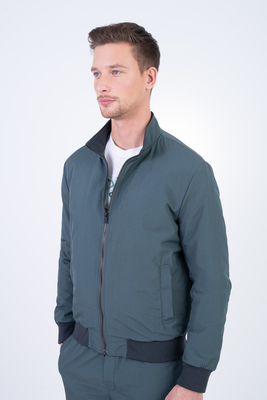 Sportovní bunda se stojákem V pohodlném střihu