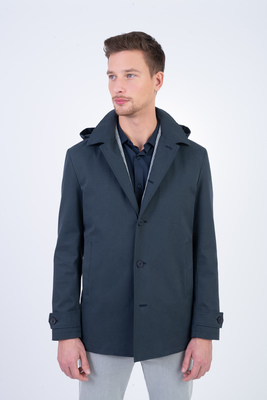 Funkční plášť s kapucí V pohodlném střihu Funkční plášť s kapucí V pohodlném střihu