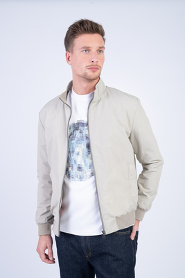 Sportovní bunda se stojákem V pohodlném střihu