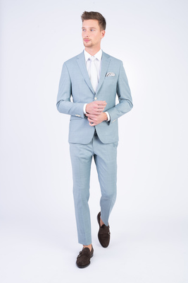 Společenský oblek V přiléhavém střihu Společenský oblek V přiléhavém střihu