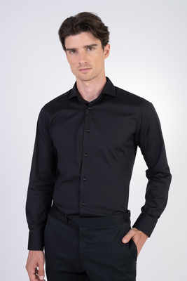 Černá společenská košile V pohodlném střihu Černá společenská košile V pohodlném střihu