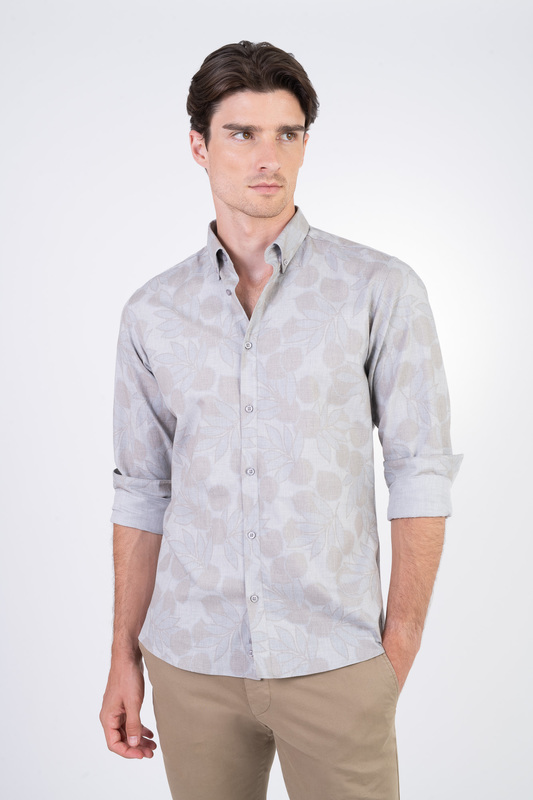 Bavlněná košile se vzorem V pohodlném střihu