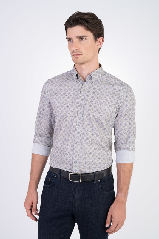 Bavlněná košile se vzorem V pohodlném střihu