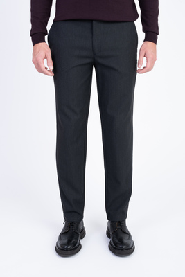 Strečové kalhoty V uvolněném střihu Strečové kalhoty V uvolněném střihu