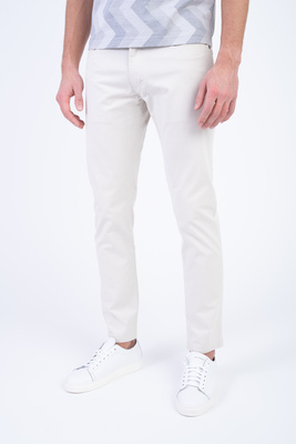 Letní strečové džíny V přiléhavém střihu