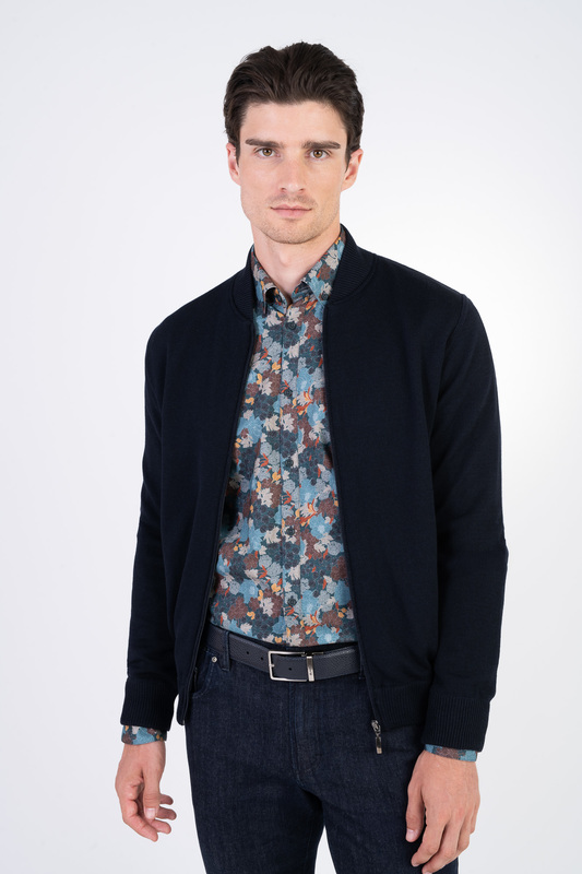 Svetr z merino vlny V pohodlném střihu