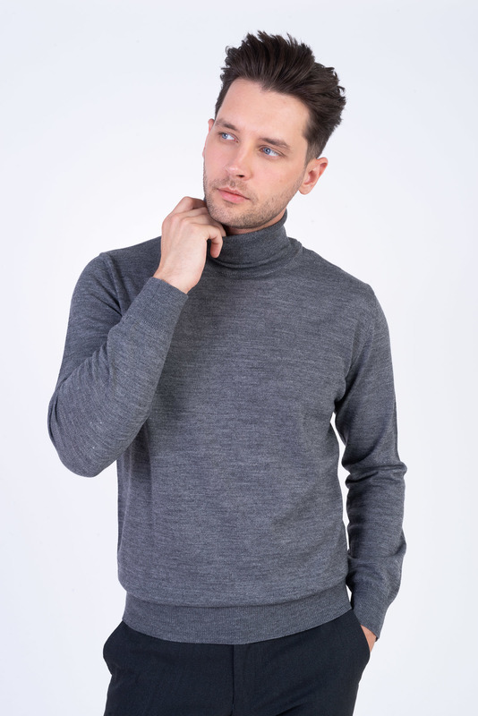 Svetr z merino vlny V pohodlném střihu