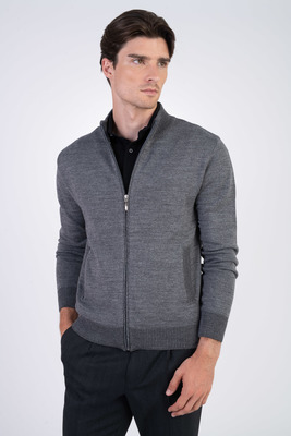 Svetr z merino vlny V pohodlném střihu