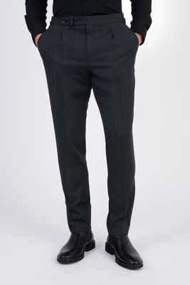 Elegantní strečové kalhoty V přiléhavém střihu Elegantní strečové kalhoty V přiléhavém střihu