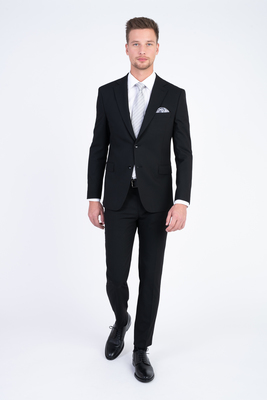 Černý strečový oblek V přiléhavém střihu Černý strečový oblek V přiléhavém střihu