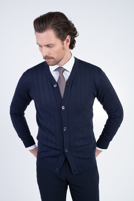 Propínací svetr z merino vlny V pohodlném střihu