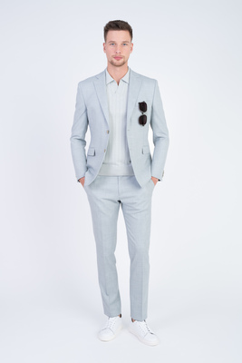 Strečový oblek V přiléhavém střihu