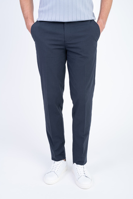 Strečové seersucker kalhoty V uvolněném střihu Strečové seersucker kalhoty V uvolněném střihu