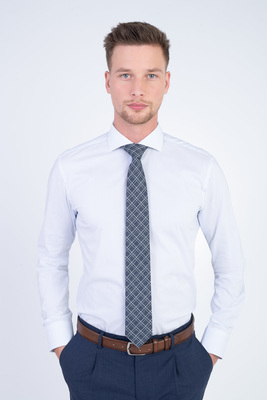 Strečová košile s lineárním vzorem V přiléhavém střihu