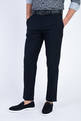 Strečové kalhoty se strukturou V uvolněném střihu Strečové kalhoty se strukturou V uvolněném střihu